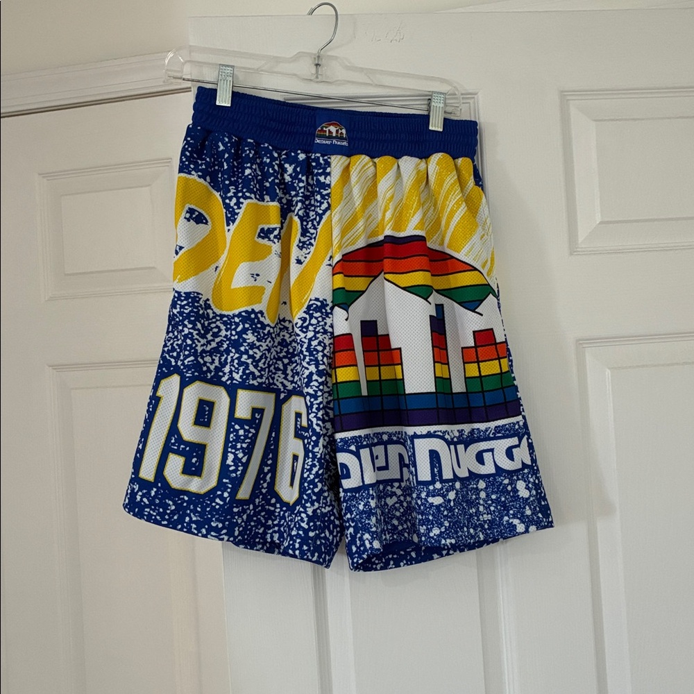 Denver Nuggets throwback Shorts - Size medium
